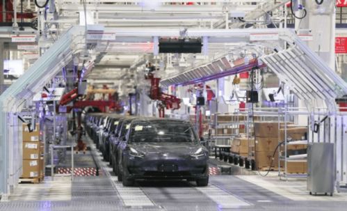 特斯拉陷双重危机 大规模召回余波未平，减配风波再起